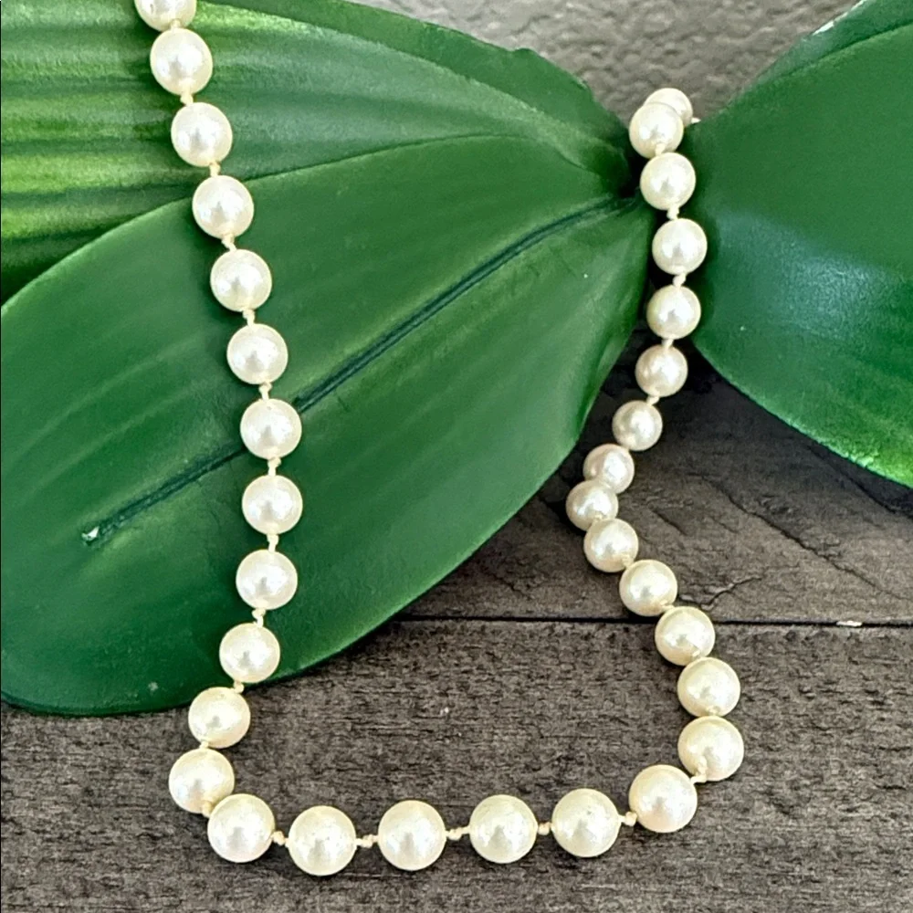 Elegant Cream Pearl Necklace
